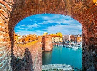 Tuscan shores and dolce vita